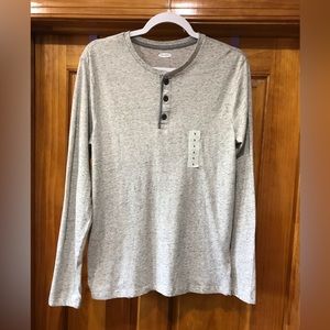 Old Navy 3 Button Pullover Shirt
Soft Washed Material
Small 34 - 36
60% Cotton